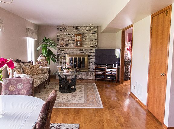 3rd image of 1876 Windmill Dr