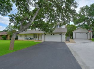 111 Crane Dr, Highland Haven, TX 78654