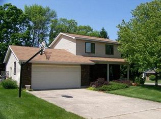 1043 Carol Ave, Woodstock, IL 60098