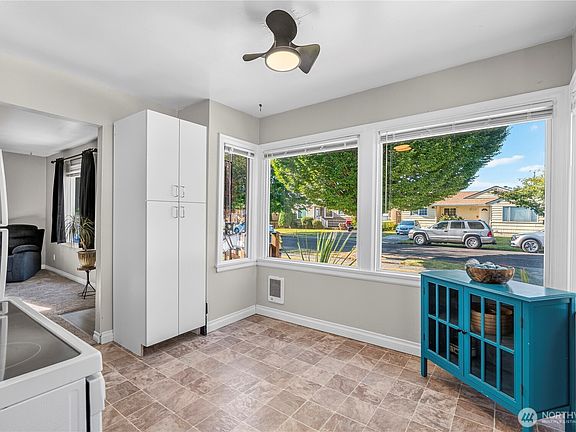 5th image of 3129 Fir Street