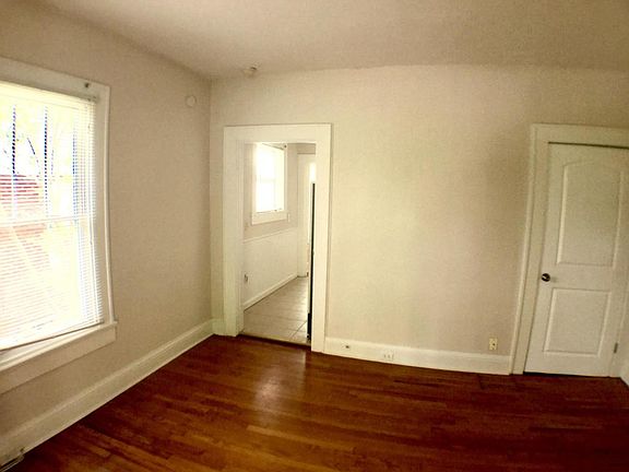 3rd image of 1605 Branson Ave