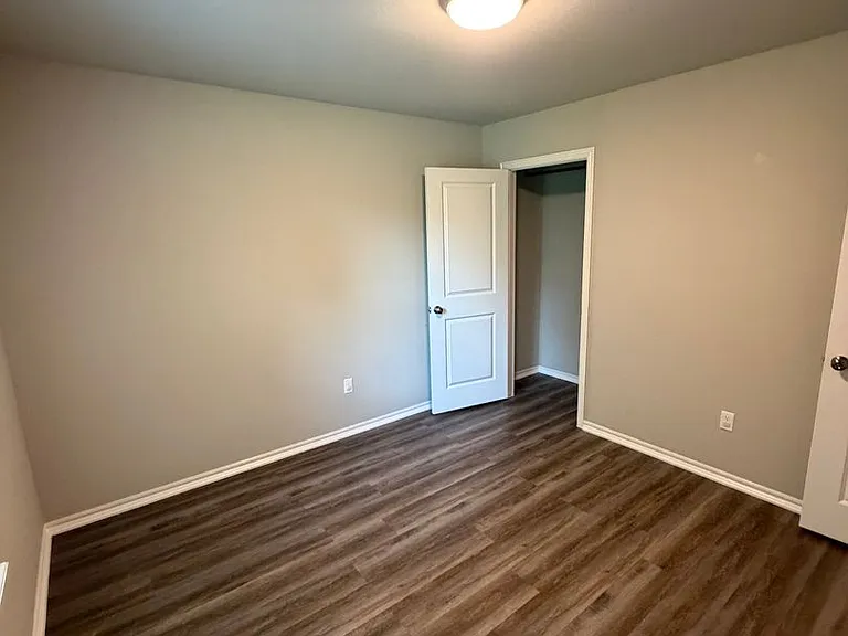 208 S Edith St #B — Photo 12
