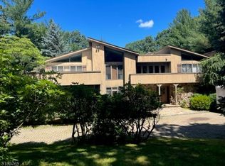 32 Deer Path Cir, Green Brook, NJ 08812