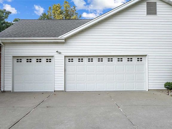 3rd image of 16728 Highland Summit Dr