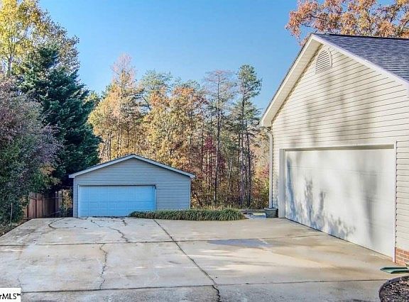 4th image of 9 Fox Creek Ct