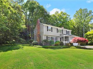 231 Lindamir Ln, Fairfield, CT 06824