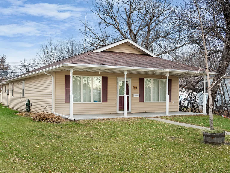 1608 Dyke Ave — Photo 1