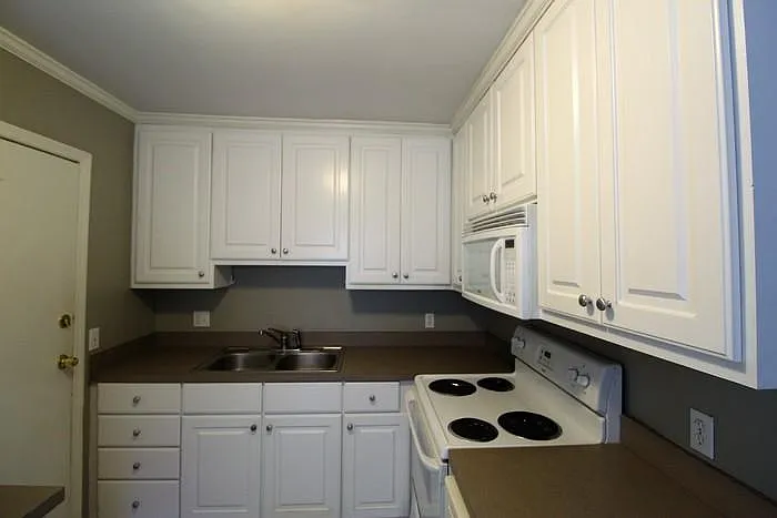 2850 Ashton St — Photo 8