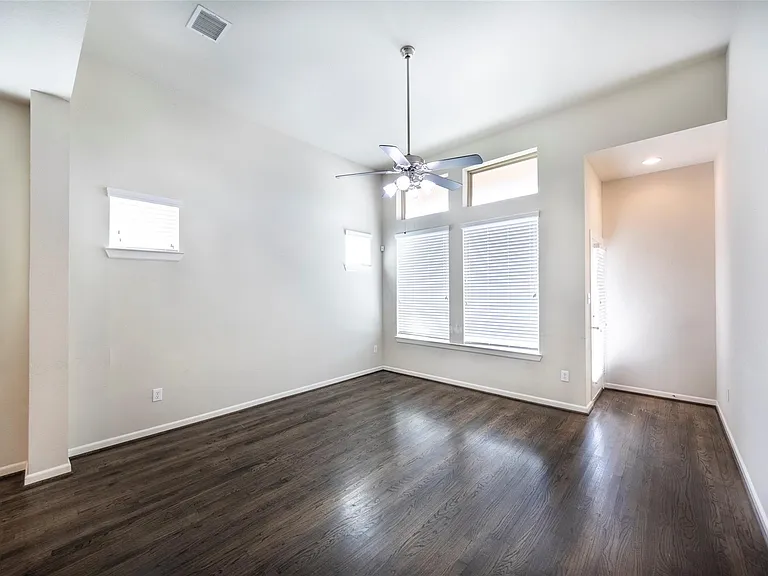 1217 Naples Dr — Photo 17