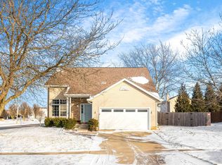 2 Holder Way, Bloomington, IL 61704