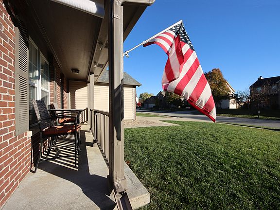 3rd image of 2906 Shadow Lake Dr