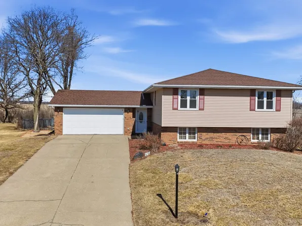 7527 W Sagewood Dr, Peoria, IL 61604