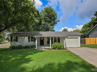 31 Grainey Dr, Glen Carbon, IL 62034