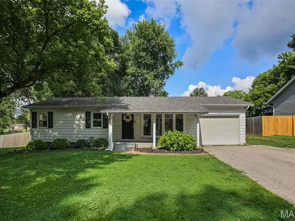 31 Grainey Dr, Glen Carbon, IL 62034