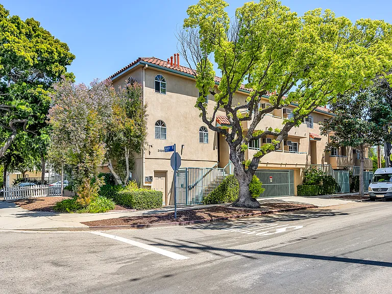 2400 Walnut Ave #8 — Photo 34