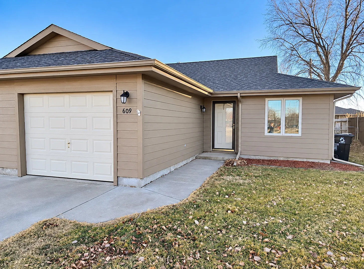 609 Huehl Cir — Photo 1