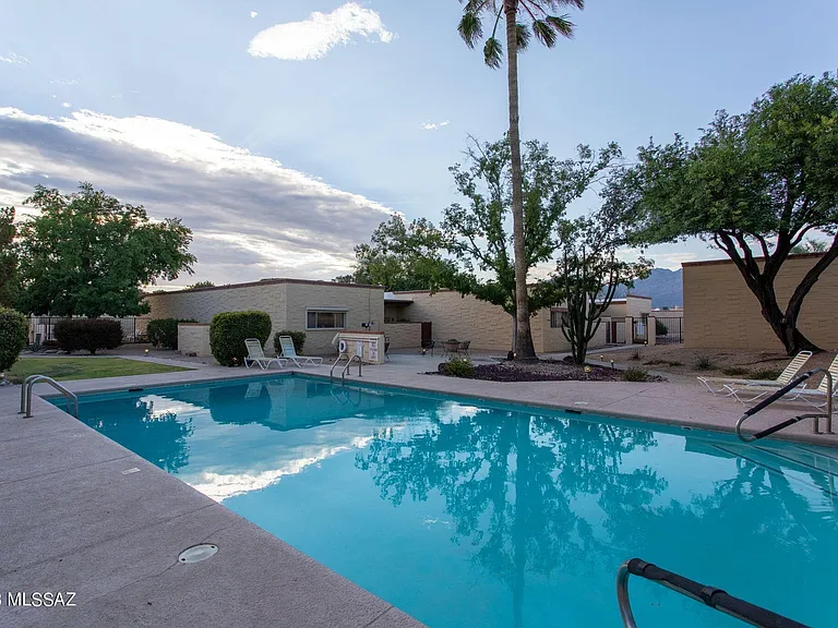 8144 E Rivenoak Dr — Photo 36
