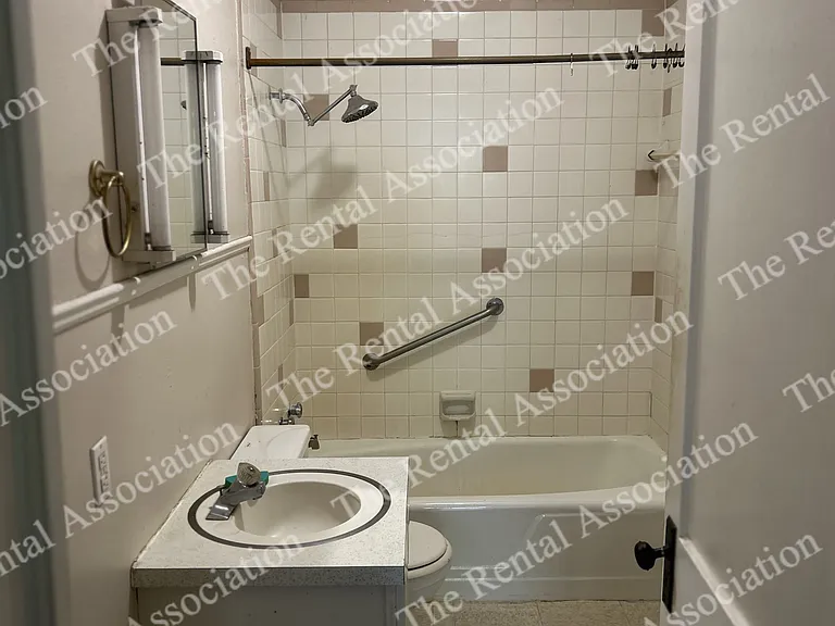 309 E Texas Ave — Photo 12