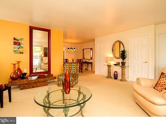 4th image of 898 Westminster Dr N