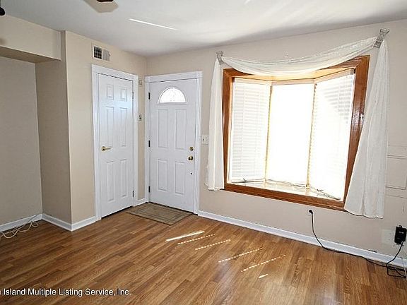 5th image of 10 Cherrywood Ct