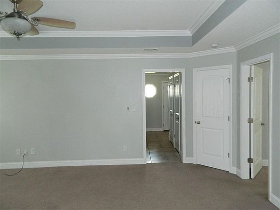 3rd image of 3659 Linden Cir