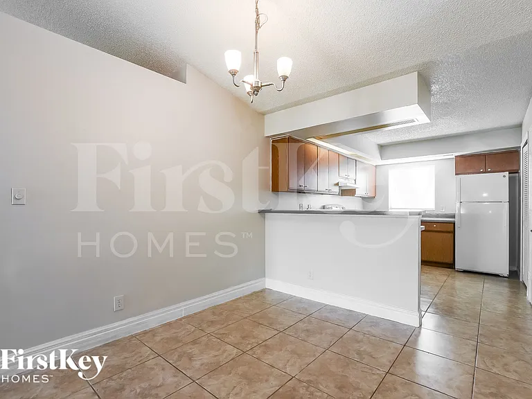 1051 Shepherd Ave — Photo 4