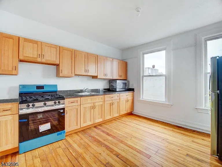 444 N Broad St — Photo 11