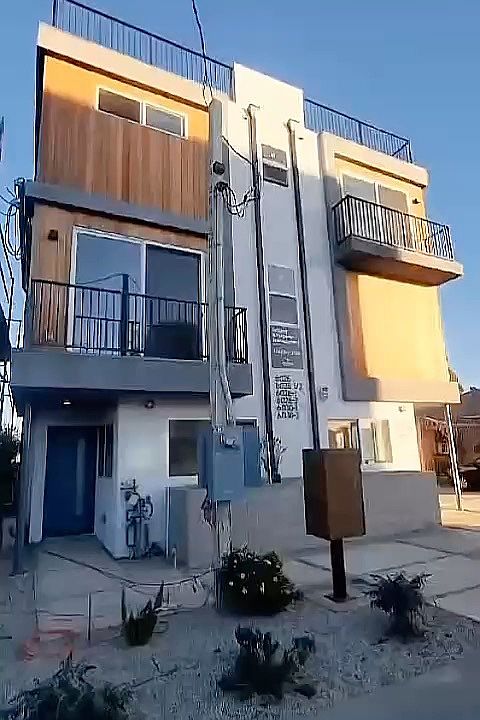 1st image of 6028 Craner Ave #2