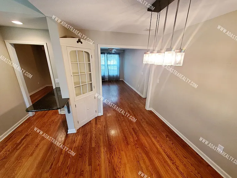 5428 Maple St — Photo 11