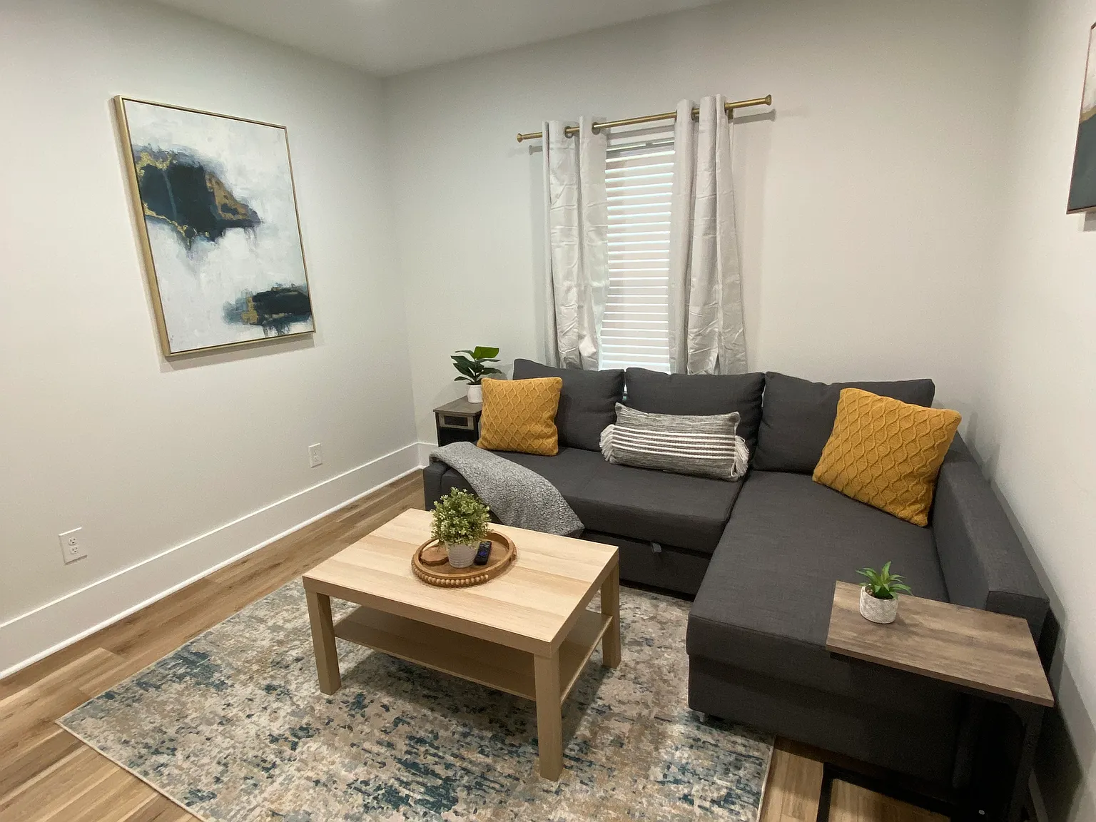2 bed, 1000 sqft, $1,900 — Photo 2