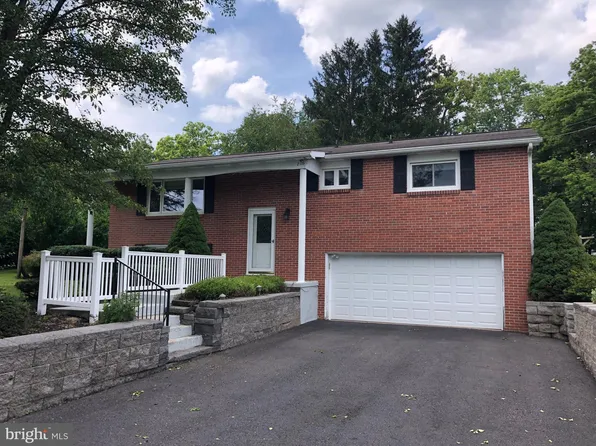 206 Greenlee Ln, Pennsylvania Furnace, PA 16865