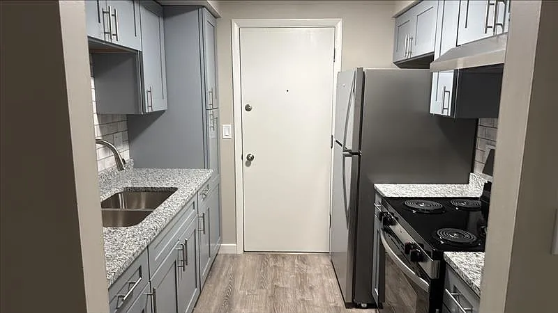 1 bed, 695 sqft, $1,600 — Photo 3