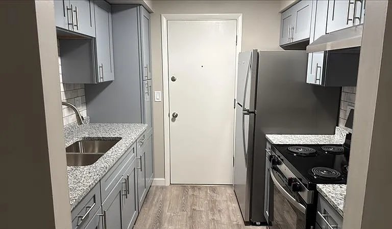 5121 N East River Rd #2L — Photo 3
