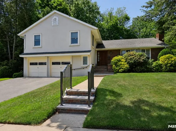 384 Rutland Ave, Teaneck, NJ 07666