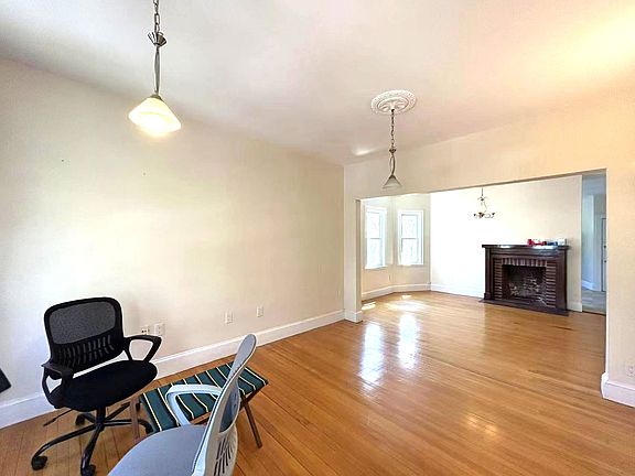 4th image of 40 Manthorne Rd #2