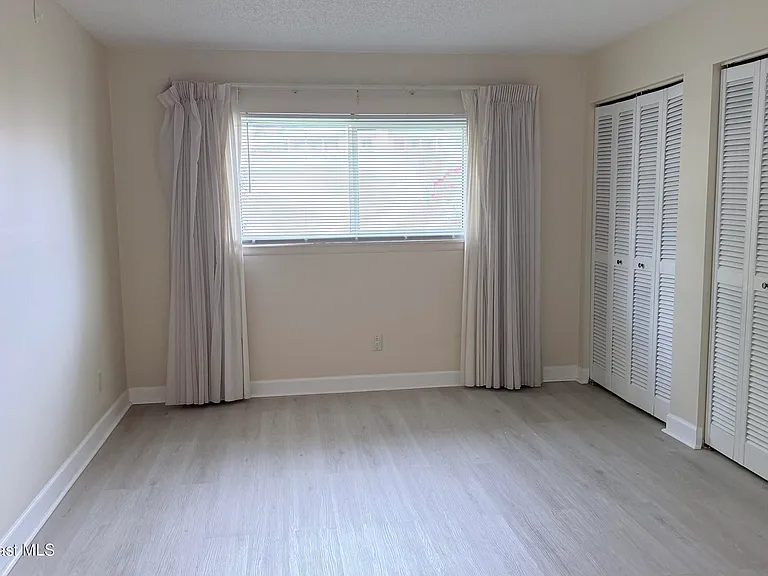 1145 N Shannon Ave #9 — Photo 9