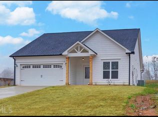 308 N Point Cir, Hartwell, GA 30643