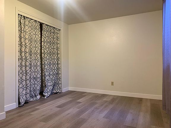 5th image of 814 13th Ave S #B