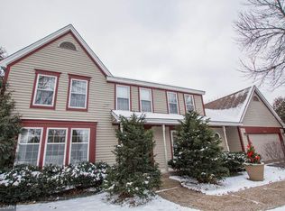 5255 E Lake Beach Ct, Saint Paul, MN 55126