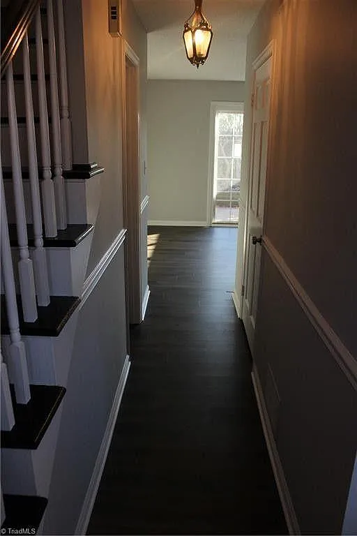 121 Charlestowne Cir — Photo 2