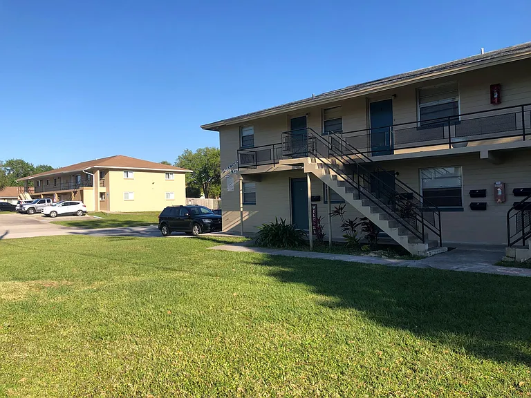 333 Orange Blossom Dr #E — Photo 6