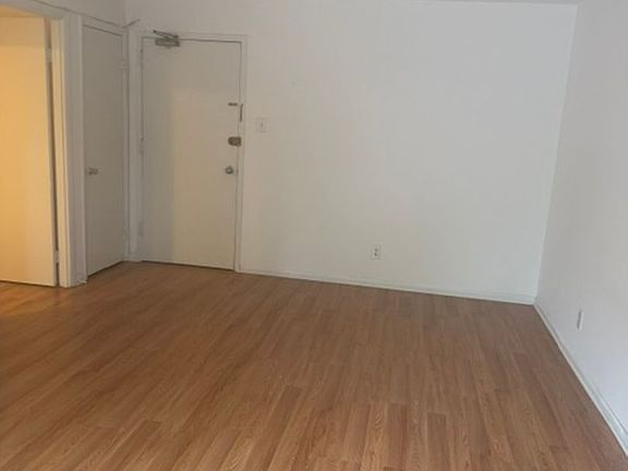 3rd image of 4455 Macarthur Blvd NW
