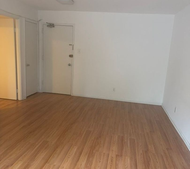2nd image of 4455 Macarthur Blvd NW
