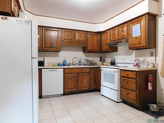 3rd image of 1506 W Alameda St