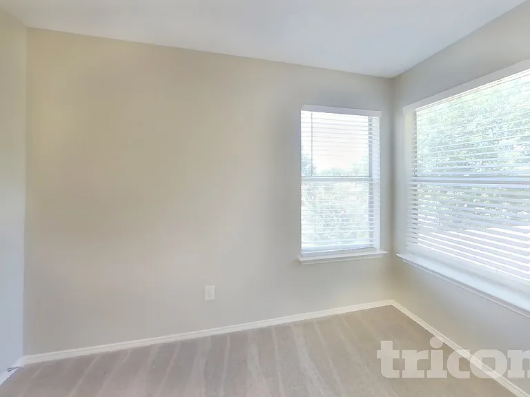 813 Indigo Ter — Photo 10