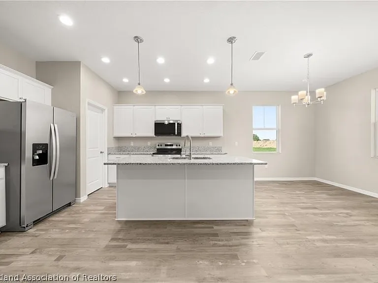 845 Peachtree Dr — Photo 3
