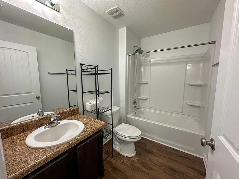 2123 Waltham St — Photo 17