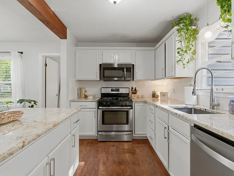 6115 Delmar St — Photo 11