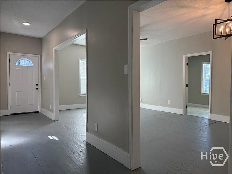 728 W 39th St — Photo 5