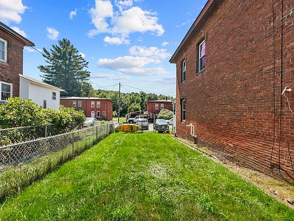 5th image of 2271 Main St